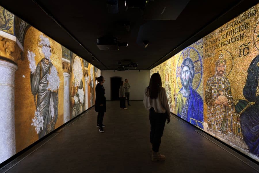 Sale immersive di proiezione