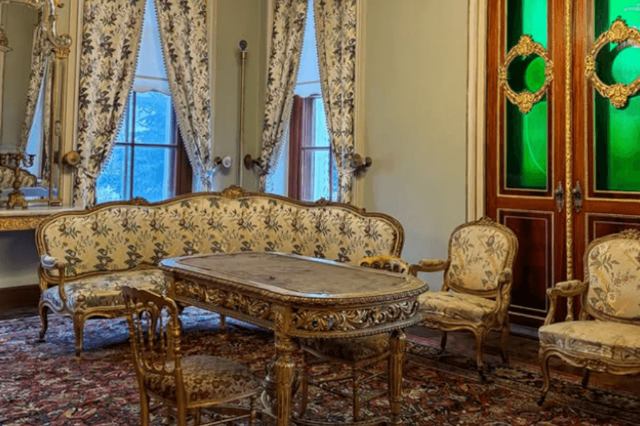 Library And Private Rooms